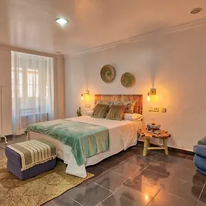 Roomqueo Hotel